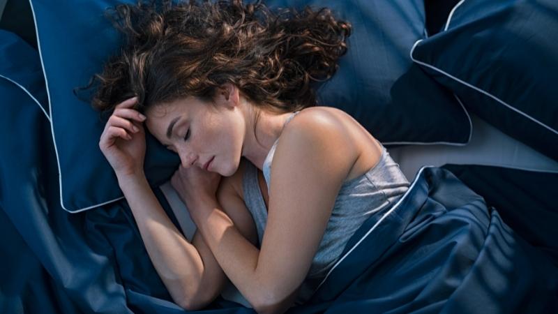Ngủ đủ giấc tạo điều kiện cho cơ thể hồi phục và ngăn ngừa nguy cơ cảm lạnh