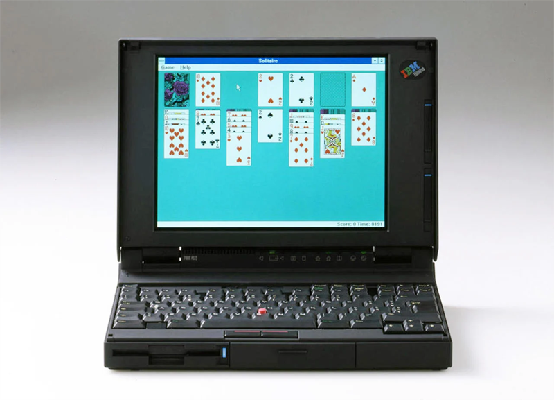 700C là chiếc ThinkPad đầu tiên và tới nay thì ThinkPad vẫn giữ nguyên ngôn ngữ thiết kế