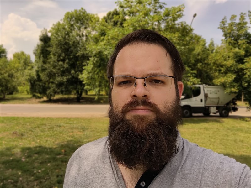 Ảnh selfie từ camera 12 MP.