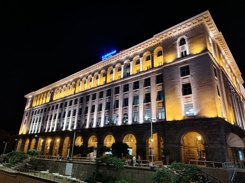 Ảnh chụp từ  chính 12.5 MP trong điều kiện thiếu sáng.