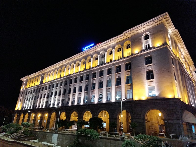 Ảnh chụp từ  chính 50 MP trong điều kiện thiếu sáng.