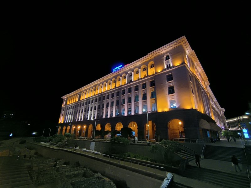 Ảnh chụp từ camera góc siêu rộng 13 MP trong điều kiện thiếu sáng.