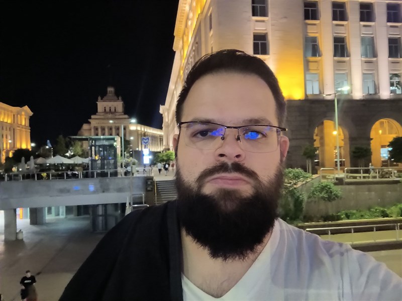 Ảnh chụp selfie trong điều kiện thiếu sáng.