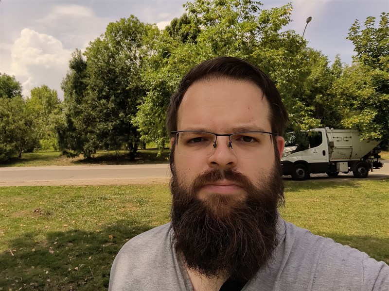 Ảnh selfie từ camera 12 MP.