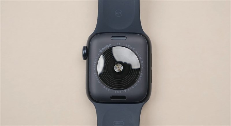 Trên tay Apple Watch SE 2022