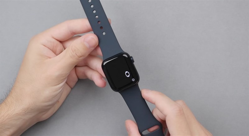 Trên tay Apple Watch SE 2022