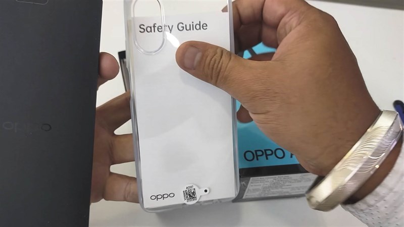 Trên tay OPPO A17: Giá 3.6 triệu, dùng Helio G35, pin lớn 5.000 mAh