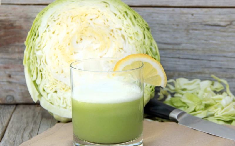 Uống nước bắp cải với chanh Uống nước bắp cải với chanh