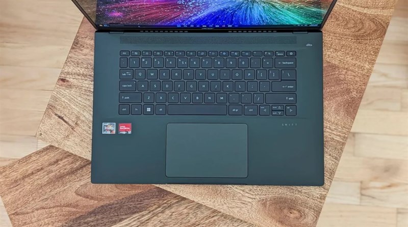 Bàn phím trên Acer Swift Edge được trang bị đèn nền