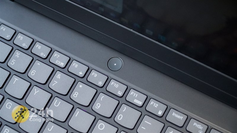 Lenovo Ideapad Gaming 3 15ARH7 có kích thước lớn, khoảng cách vừa phải. Lenovo Ideapad Gaming 3 15ARH7 có kích thước lớn, khoảng cách vừa phải.