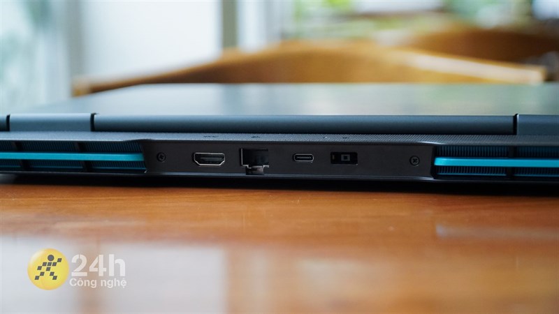 Cạnh sau của Lenovo Ideapad Gaming 3 15ARH7. Cạnh sau của Lenovo Ideapad Gaming 3 15ARH7.