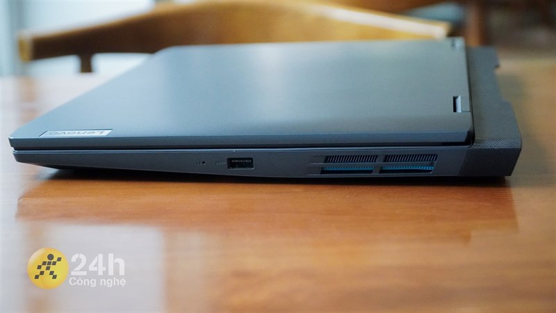 Cạnh phải của Lenovo Ideapad Gaming 3 15ARH7. Cạnh phải của Lenovo Ideapad Gaming 3 15ARH7.