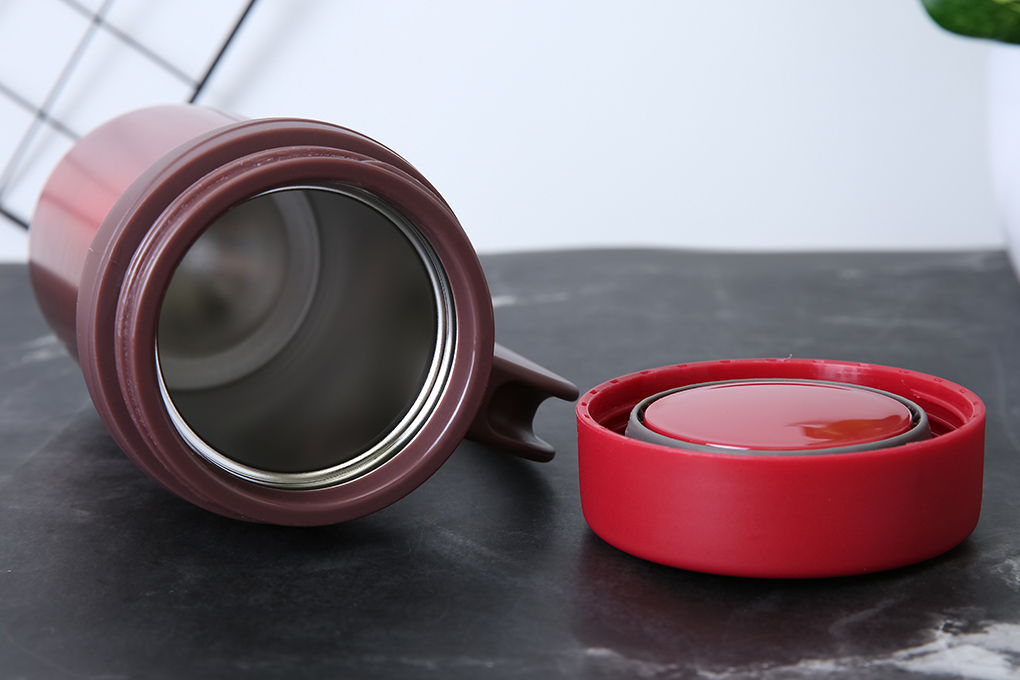 Ly giữ nhiệt inox 500 ml Lock&Lock LHC4026RR có thể bảo quản các loại thực phẩm lỏng