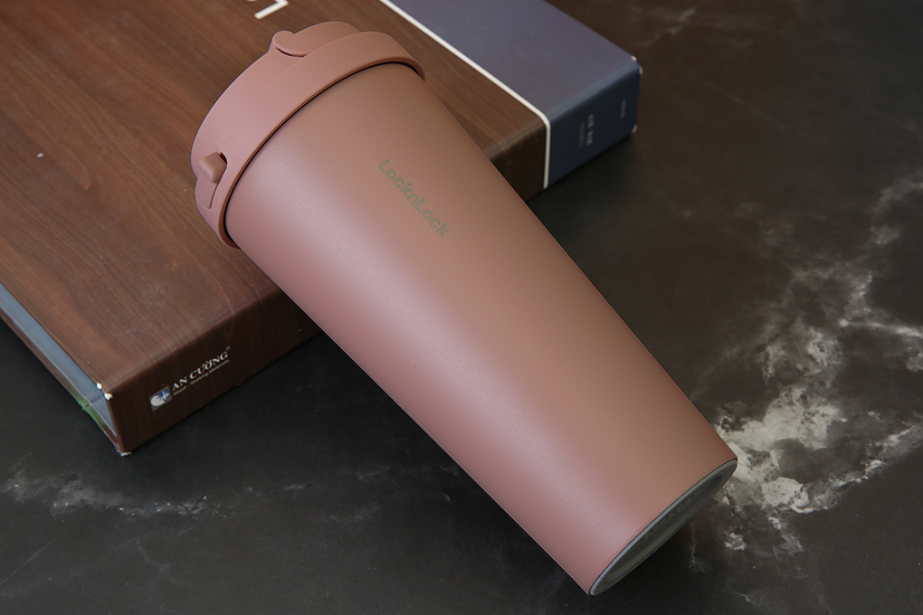 Ly giữ nhiệt inox 550 ml Lock&Lock LHC3249PIK sở hữu lớp mạ đồng giữ nóng, lạnh tốt