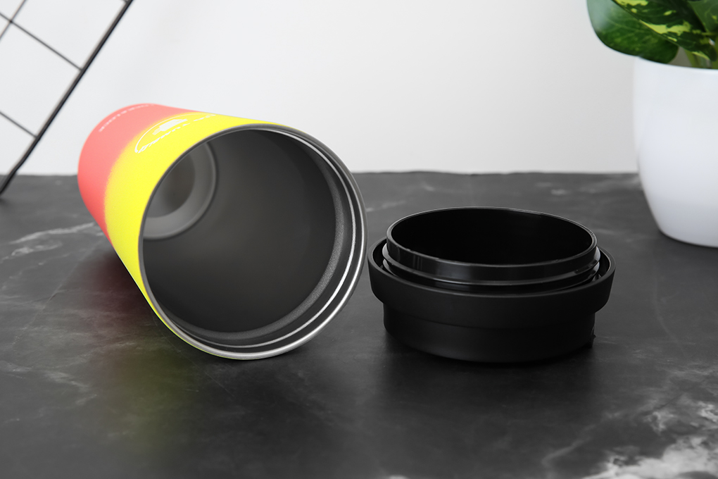 Ly giữ nhiệt inox 540 ml Lock&Lock LHC4151YRED có cấu tạo 3 lớp chân không bên trong