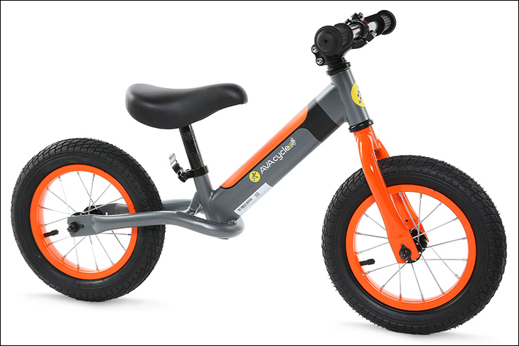 Children's balance bike AVACycle Comet 1208 12 Inch is suitable for children from 2 - 4 years old, helping them keep better balance when controlling the car.
