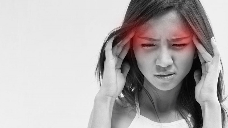 Đau đầu là một trong những triệu chứng của đột quỵ xuất huyết não