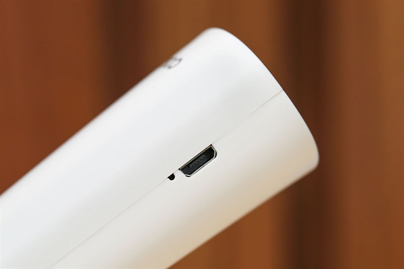 Chỉ với 1 lần sạc đầy thì bạn đã có thể thoải mái sử dụng chiếc quạt này liên tục 2 giờ đồng hồ.