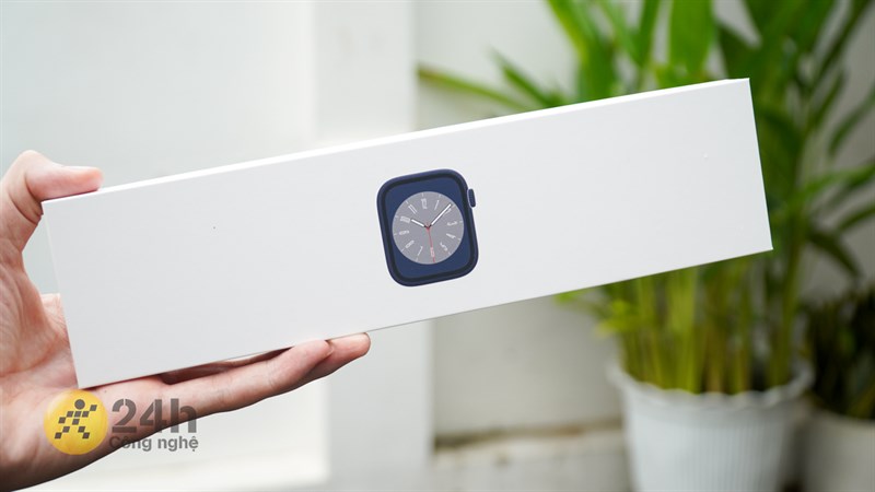 Đây là phần hộp chứa Apple Watch Series 8 - nhân vật chính trong bài viết này.