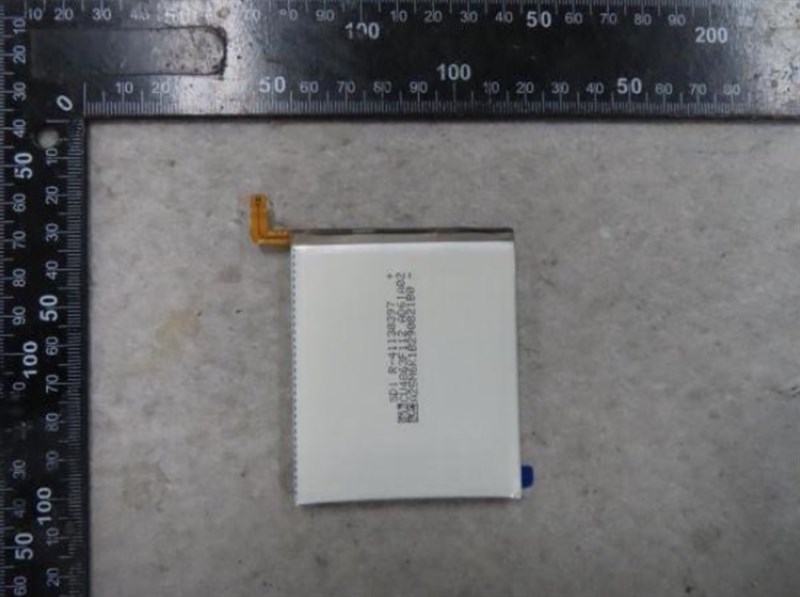 Hình ảnh pin thực tế của Galaxy S23 Ultra bị rò rỉ Hình ảnh pin thực tế của Galaxy S23 Ultra bị rò rỉ