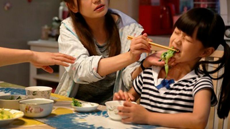 Can thiệp quá nhiều vào hành động của trẻ Can thiệp quá nhiều vào hành động của trẻ