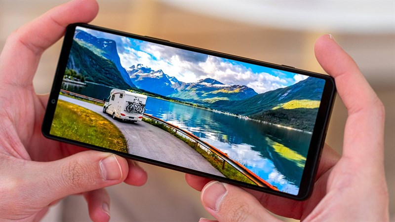 Màn hình trên Xperia 1 V vẫn sẽ giữ triết lý thiết kế không khiếm khuyết của Sony (Ảnh: MobGsm)