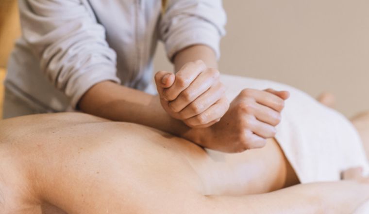 Massage mô sâu là gì? Lợi ích sức khỏe của massage mô sâu