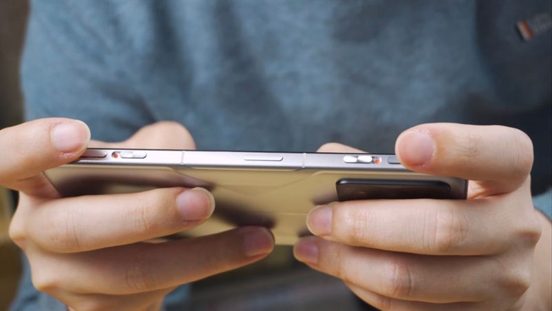 Về trải nghiệm thực tế thì nút trigger của Redmi K50 Gaming Edition không có sự khác biệt so với thế hệ tiền nhiệm.