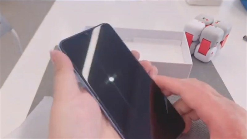 Trên tay Redmi Note 11R: Giá 3.7 triệu, cấu hình khá, thiết kế nổi bật