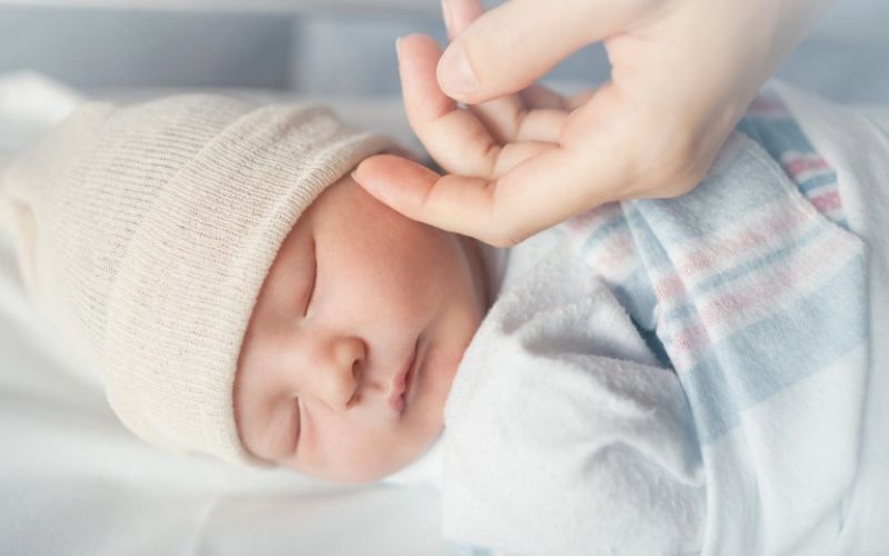 Trẻ sơ sinh dưới 1 tháng tuổi
