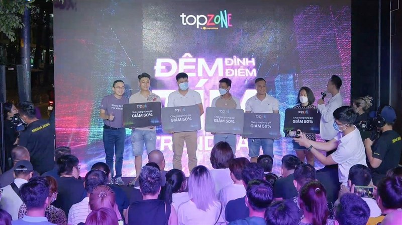 Hình ảnh 5 khách hàng may mắn trúng quà đặc biệt tại sự kiện