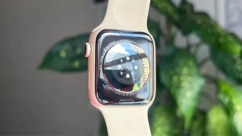 Apple Watch Series 8 trang bị công nghệ cảm biến được đặt ở mặt dưới đồng hồ cảm nhận nhiệt độ mỗi 5s 