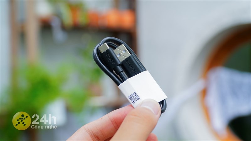 Trên tay loa Sony SRS-XE300: Thiết kế độc đáo, chất âm hay, pin lớn