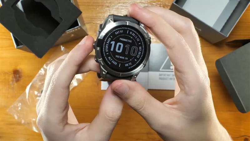 Garmin Fenix 7 hiện đang được kinh doanh tại Thế Giới Di Động với giá 17.49 triệu đồng