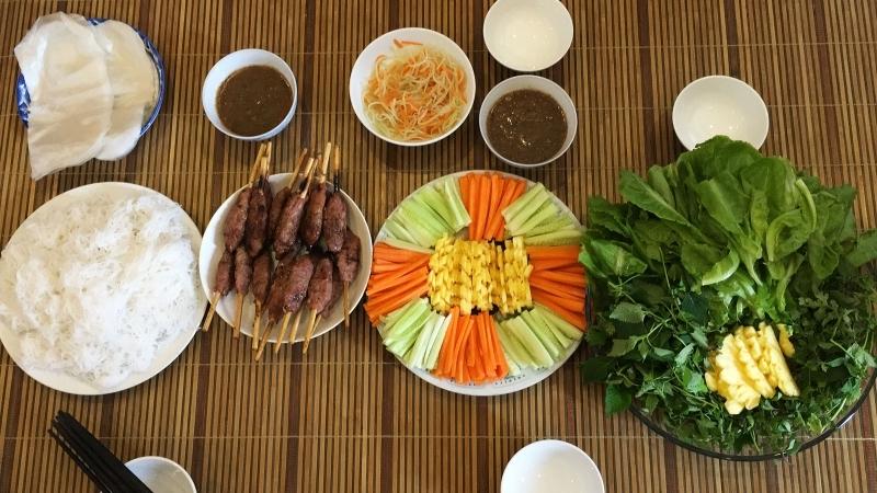 Nem Lụi & Bánh Tráng Cuốn Thịt Heo