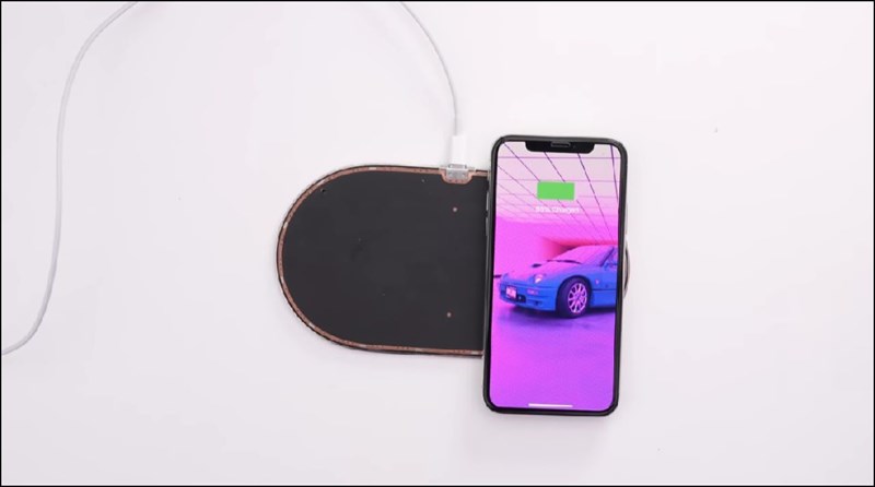 iPhone X hoạt động trên thiết bị sạc không dây AirPower iPhone X hoạt động trên thiết bị sạc không dây AirPower