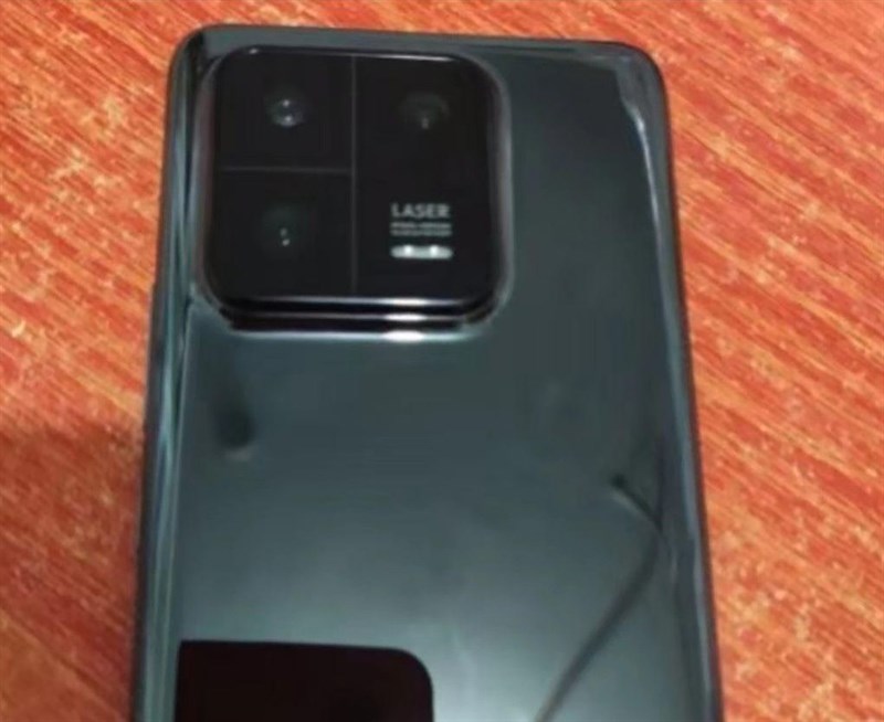 Thiết kế mặt sau của thiết bị được cho là Xiaomi 13 (Ảnh: Notebookcheck) Thiết kế mặt sau của thiết bị được cho là Xiaomi 13 (Ảnh: Notebookcheck)