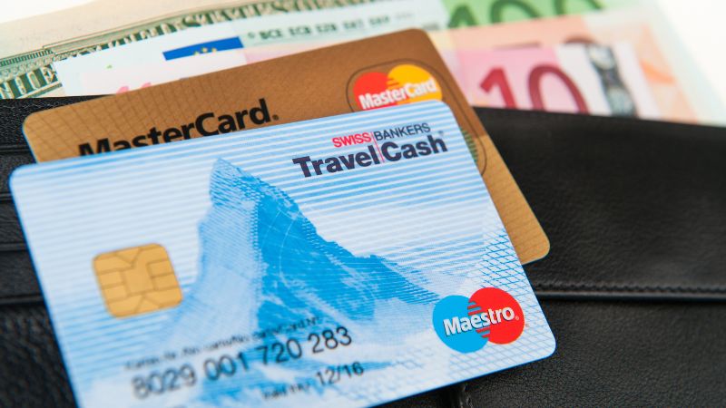 Tiền mặt và thẻ tín dụng