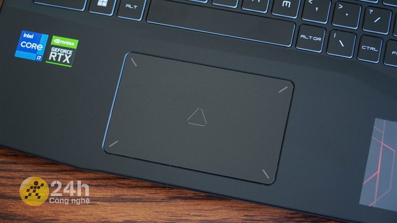 Có vẻ như việc tăng kích thước bàn phím của MSI Gaming Pulse GL66 11UDK cũng đã kéo theo việc touchpad của máy bị giảm diện tích. Có vẻ như việc tăng kích thước bàn phím của MSI Gaming Pulse GL66 11UDK cũng đã kéo theo việc touchpad của máy bị giảm diện tích.