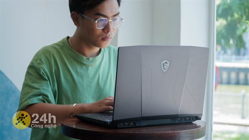 uy đa số thân máy được làm từ nhựa nhưng MSI Gaming Pulse GL66 11UDK lại không hề bị ọp ẹp hay mang lại cảm giác rẻ tiền gì đâu nhé! uy đa số thân máy được làm từ nhựa nhưng MSI Gaming Pulse GL66 11UDK lại không hề bị ọp ẹp hay mang lại cảm giác rẻ tiền gì đâu nhé!