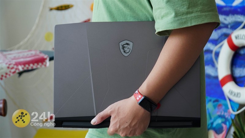 MSI Gaming Pulse GL66 11UDK có khối lượng 2.25 kg và dày 23.95 mm. MSI Gaming Pulse GL66 11UDK có khối lượng 2.25 kg và dày 23.95 mm.