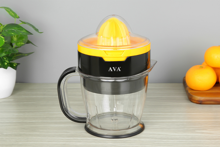 Máy vắt cam AVA sở hữu 2 đầu vắt tiện lợi cùng khả năng đảo chiều giúp vắt được kiệt bã cam