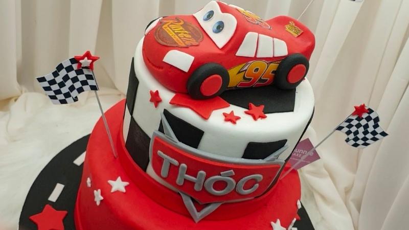 Bánh sinh nhật ô tô McQueen