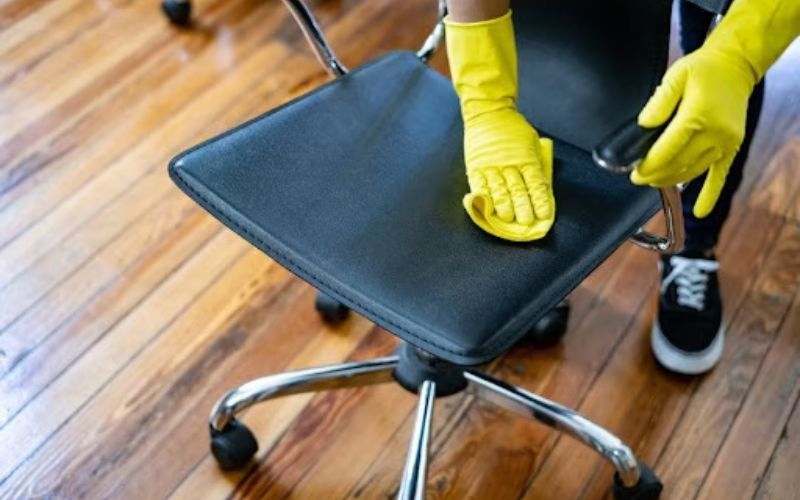 Cách vệ sinh ghế văn phòng chất liệu da