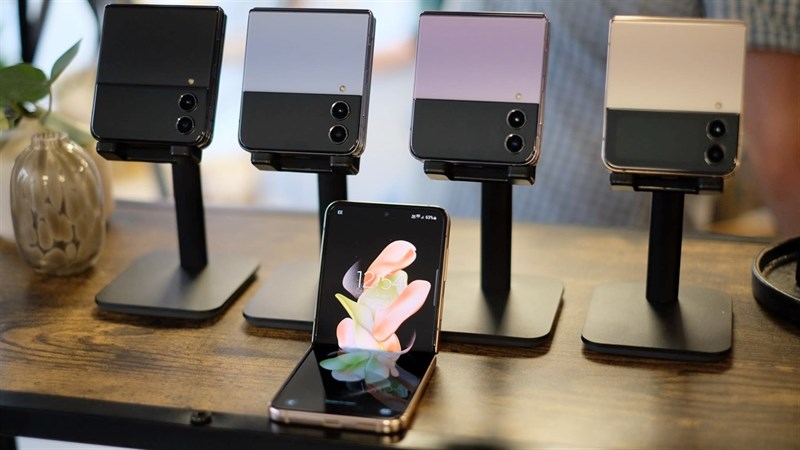 Một phiên bản giới hạn Z Flip 4 đang được Samsung phát triển? (Ảnh: Engadget)