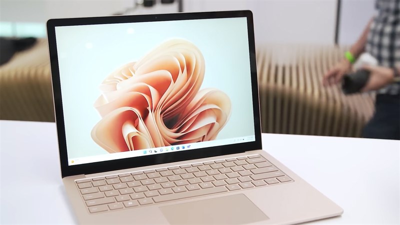 Màn hình của Surface Laptop 5 còn được trang bị công nghệ Dolby VIsion IQ giúp mang đến trải nghiệm hình ảnh sống động hơn Màn hình của Surface Laptop 5 còn được trang bị công nghệ Dolby VIsion IQ giúp mang đến trải nghiệm hình ảnh sống động hơn