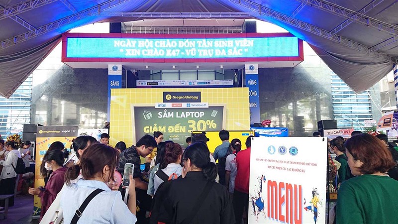 Toàn cảnh sự kiện Laptop B2S do Thế Giới Di Động tổ chức tại Trường Đại Học Luật TP. HCM
