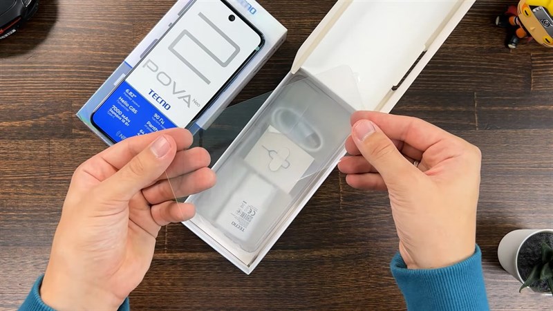 Trên tay Tecno POVA Neo 2 Trên tay Tecno POVA Neo 2