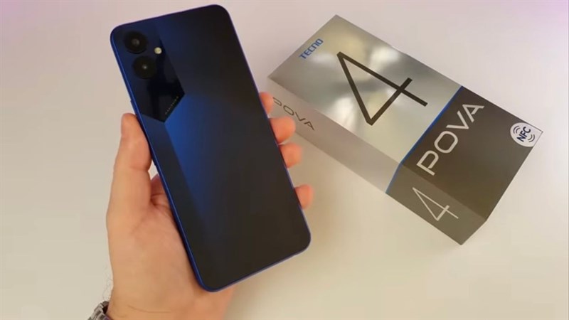 Với mặt lưng dạng nhám, Tecno Pova 4 cũng giúp hạn chế hiện tượng bám mồ hôi và dấu vân tay khi sử dụng.