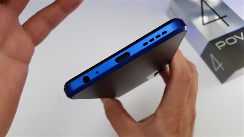 Cạnh dưới của Tecno Pova 4.